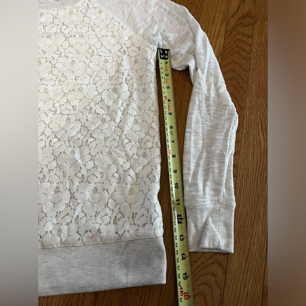 Reitmans Lace Floral long sleeve shirt , size petites small. - Picture 7 of 11